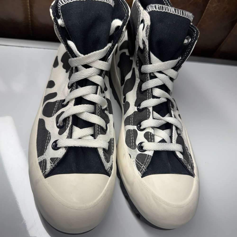 Converse All Star Chuck Taylor Lugged High Top‎ Cow Print Sneakers Womens Size 8